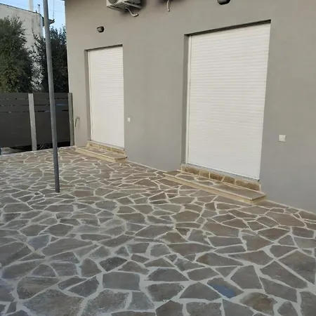 Glyfas B *